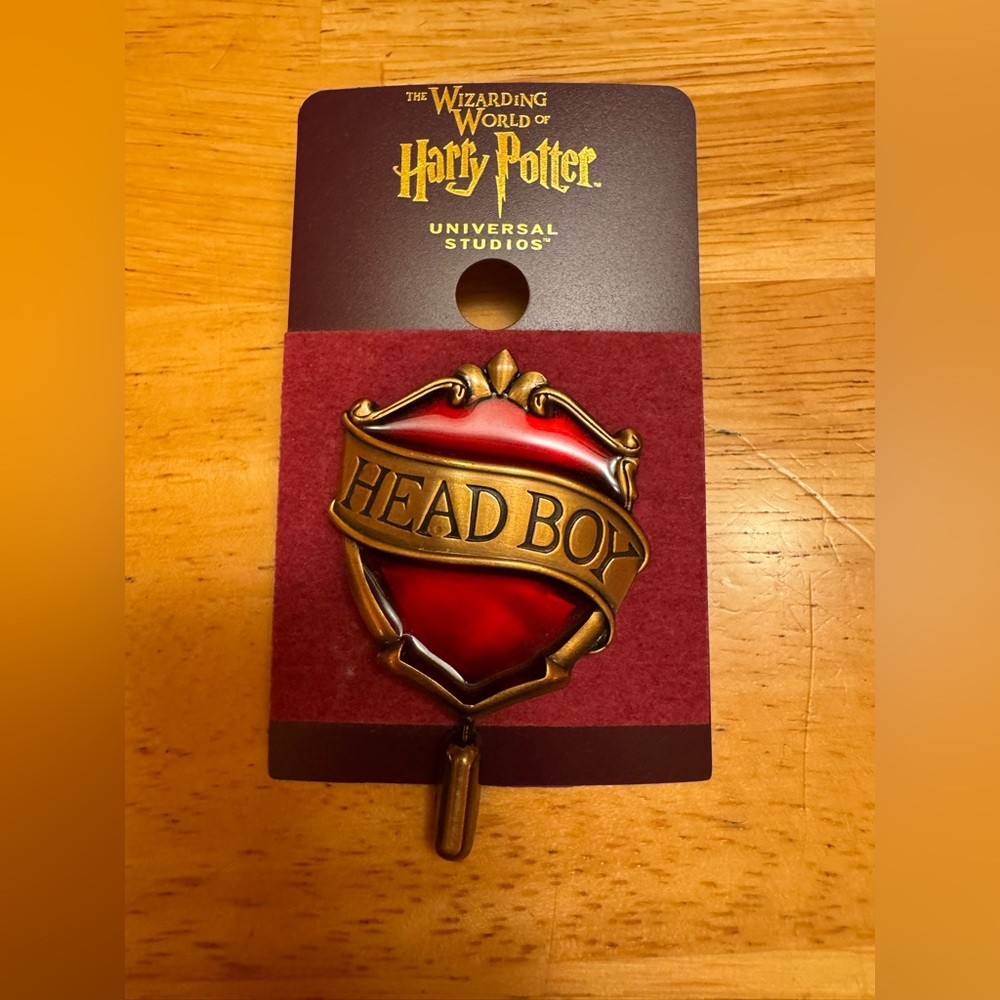 Brand New NWT! The Wizarding World of Harry Potter Gryffindor Head Boy Pin